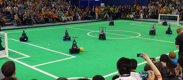 RoboCup Soccer(足球)中型组