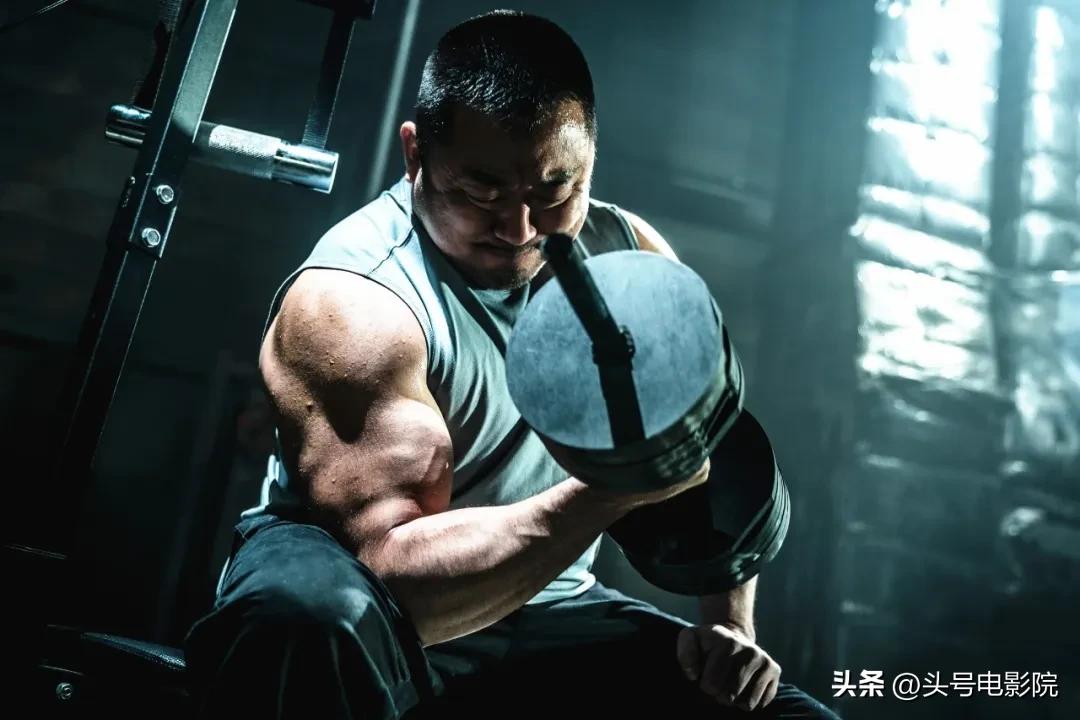 牛仔蜜桃臀健身弹力裤_健身蜜桃臀裤_健身女神蜜桃臀图片