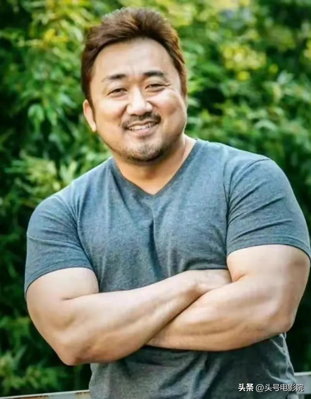 健身蜜桃臀裤_牛仔蜜桃臀健身弹力裤_健身女神蜜桃臀图片
