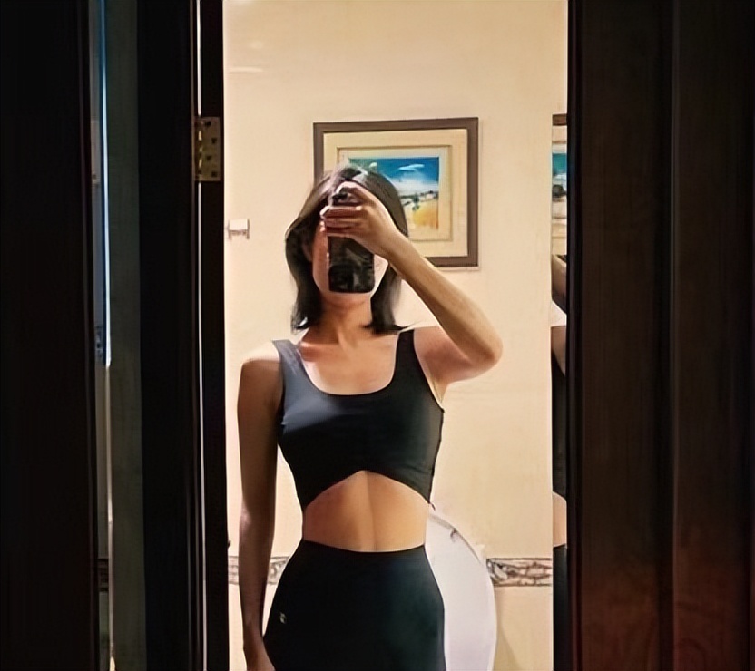 牛仔蜜桃臀健身弹力裤_健身蜜桃臀裤_健身房蜜桃臀腹肌训练计划