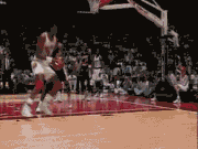 篮球控4期：保护球队篮板的第一人，NBA历史上最强的中锋是谁？