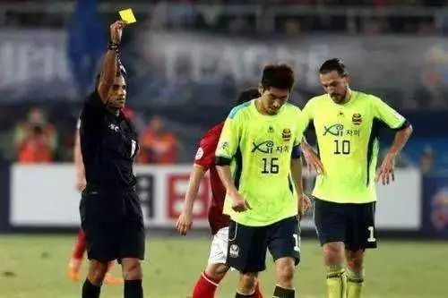 五人足球规则小常识_足球五人组比赛规则_5人足球规则简介