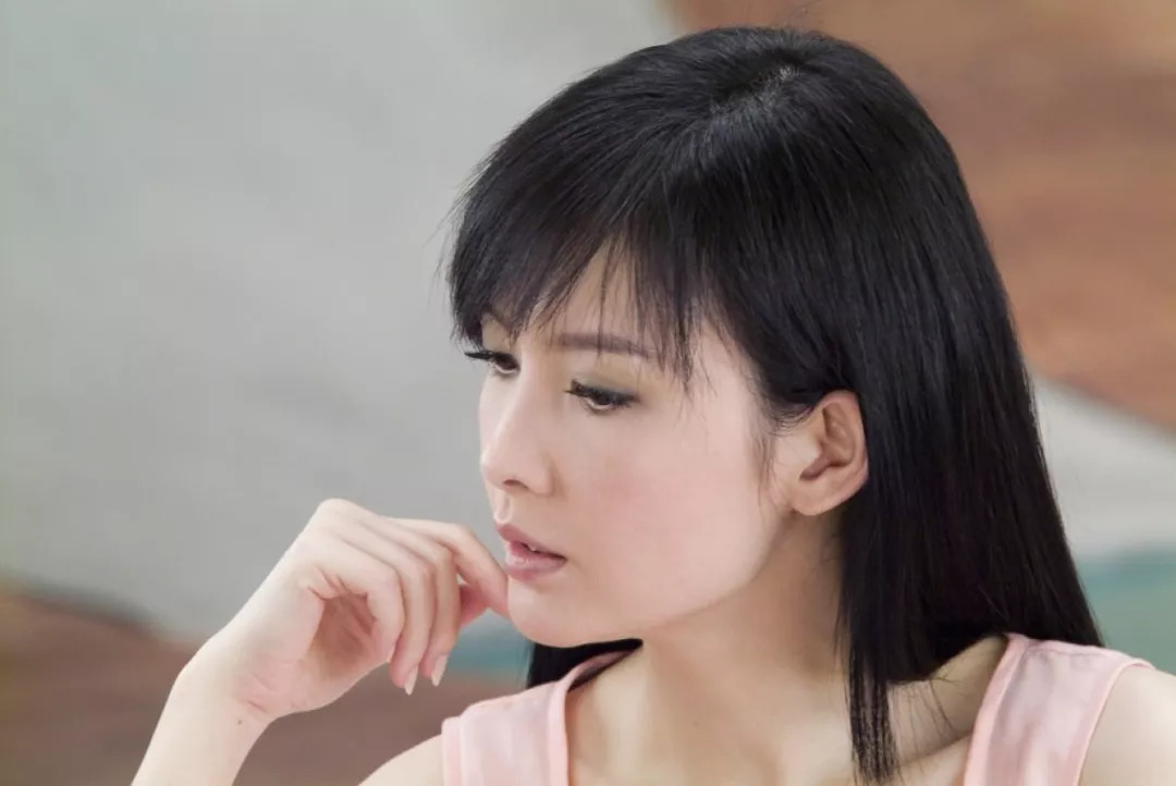 健身明星女图片_明星同款健身服_女明星健身服照片