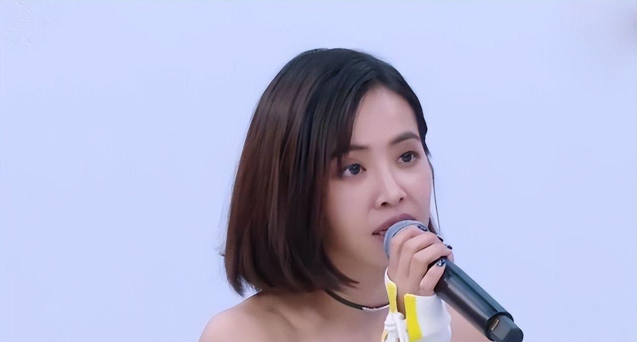 健身明星女图片_女明星健身服照片_明星健身穿搭
