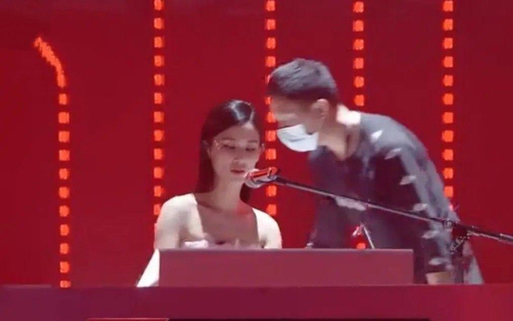 女明星健身服照片_明星健身穿搭_健身明星女图片