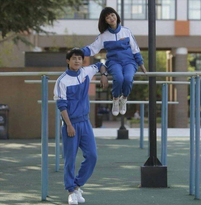 健身明星女图片_女明星健身服照片_明星健身穿搭