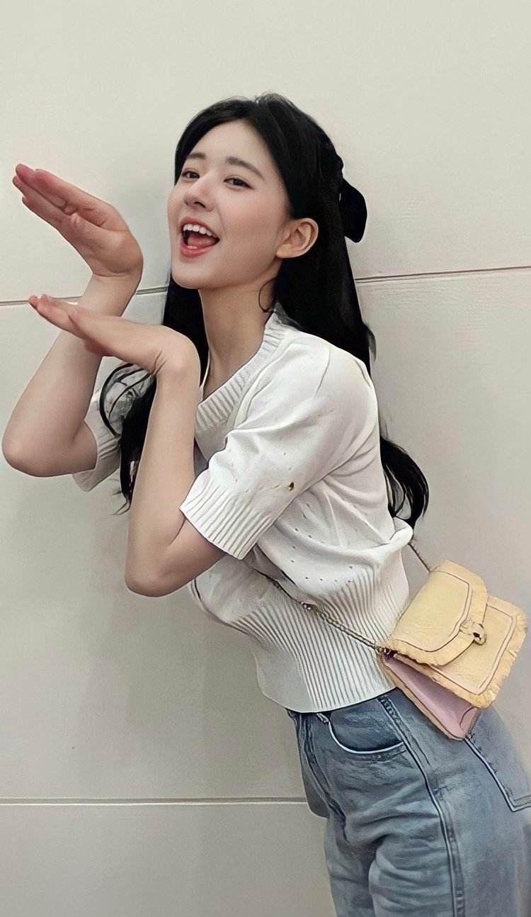女明星健身服照片_明星健身穿搭_健身明星女图片