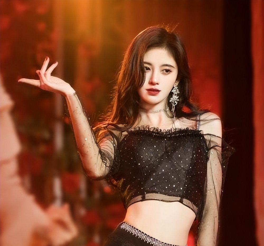 女明星健身服照片_明星健身穿搭_健身明星女图片