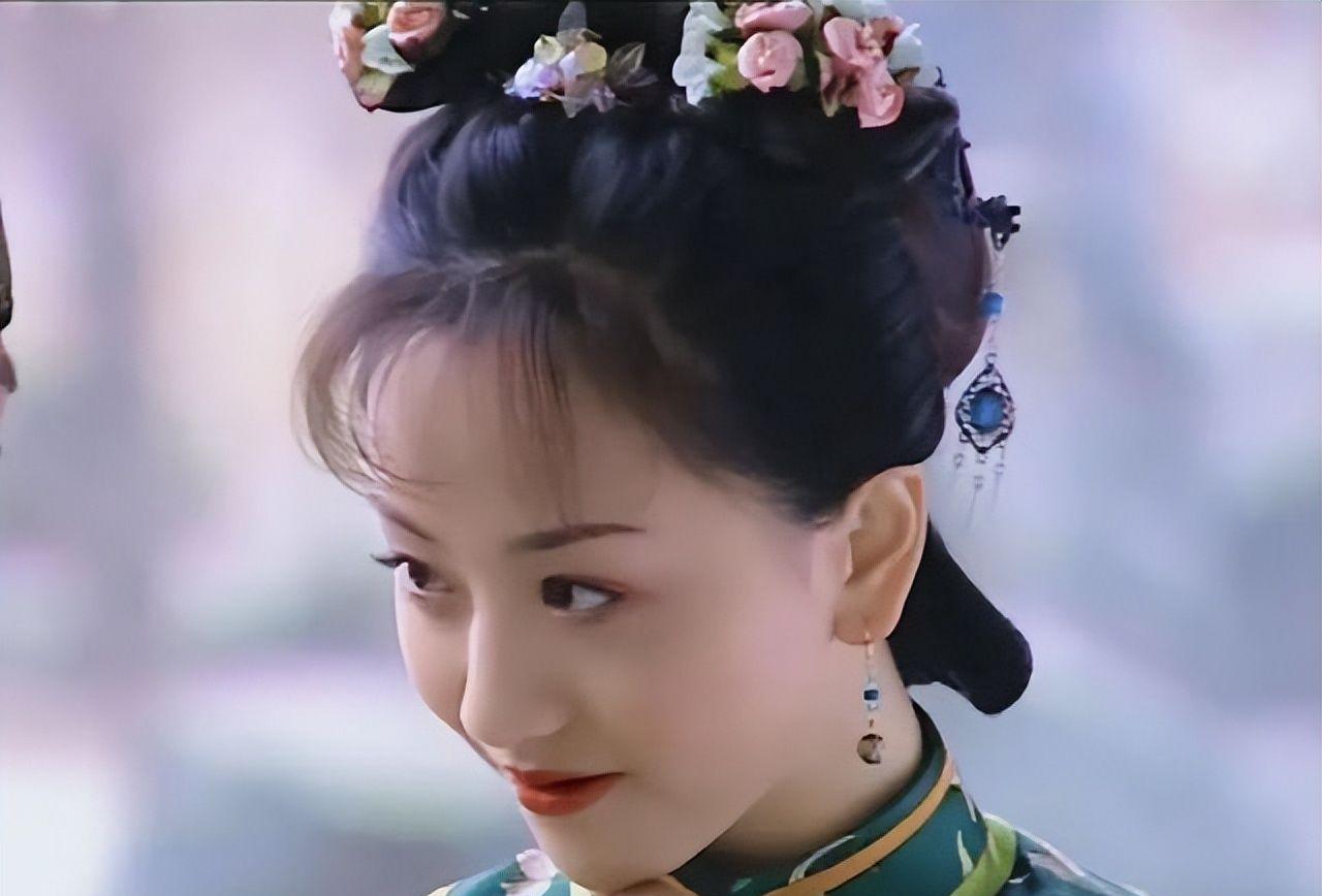 健身明星女图片_明星健身穿搭_女明星健身服照片