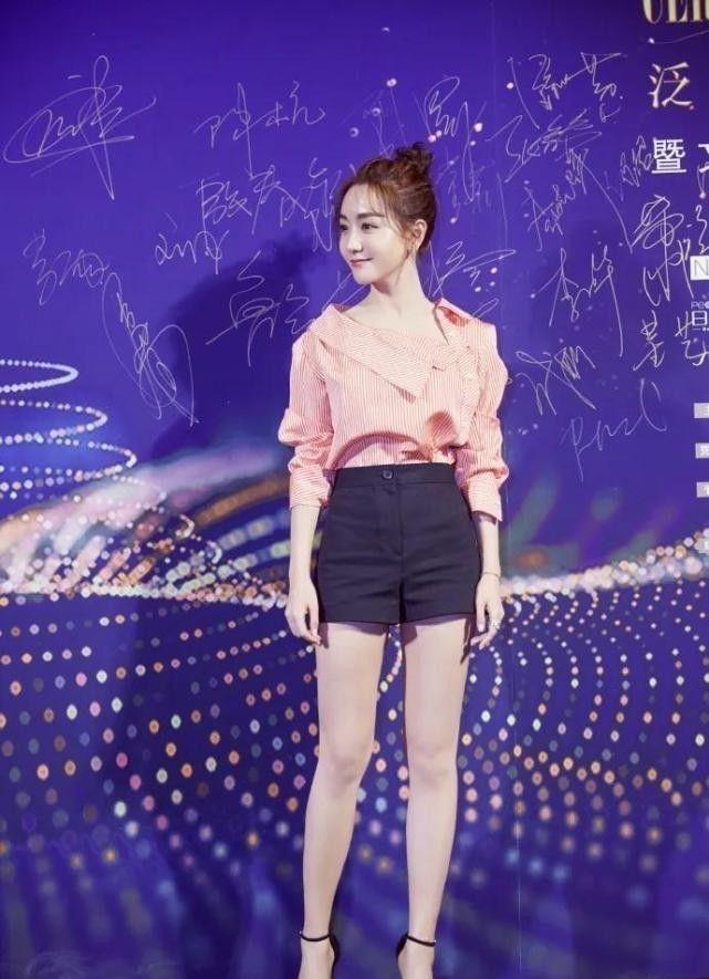 健身明星女图片_明星健身穿搭_女明星健身服照片