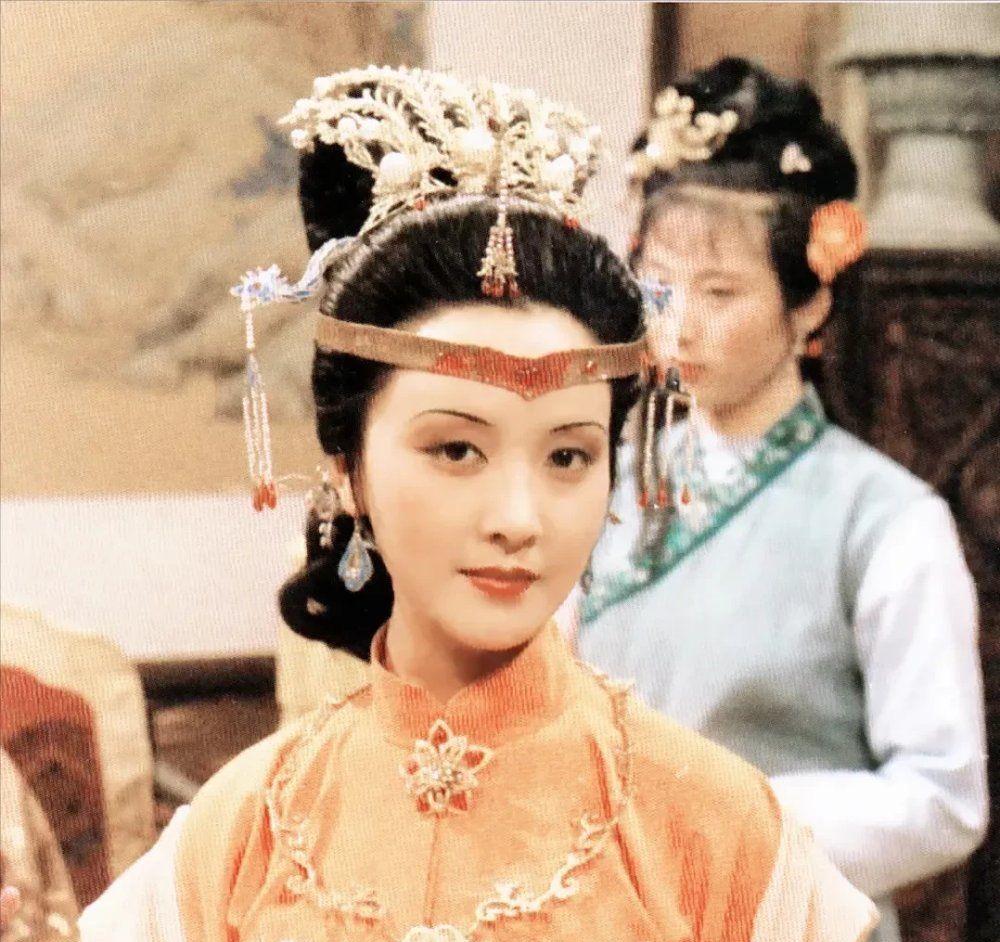 明星健身穿搭_女明星健身服照片_健身明星女图片
