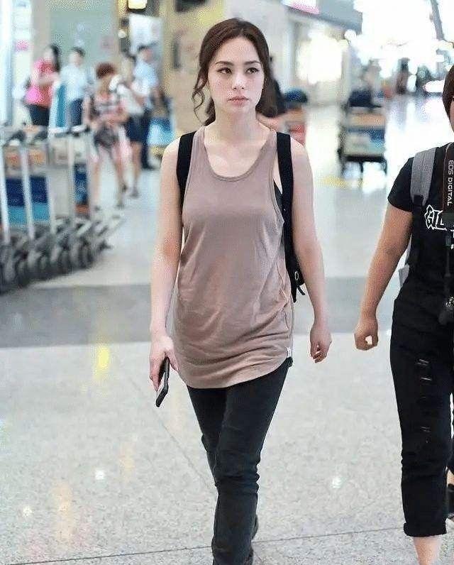 健身明星女图片_女明星健身服照片_明星健身穿搭