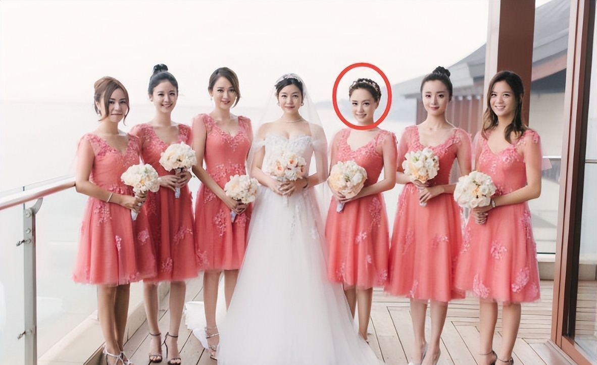 女明星健身服照片_健身明星女图片_明星健身穿搭