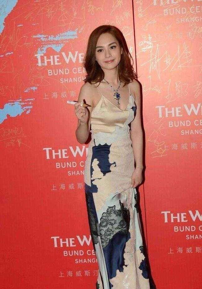 健身明星女图片_女明星健身服照片_明星健身穿搭