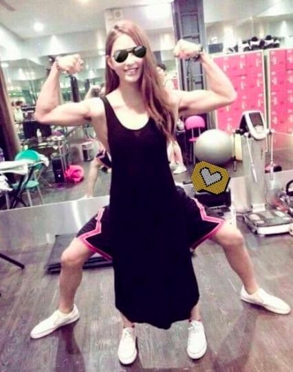 健身明星女图片_女明星健身服照片_明星健身服图片大全