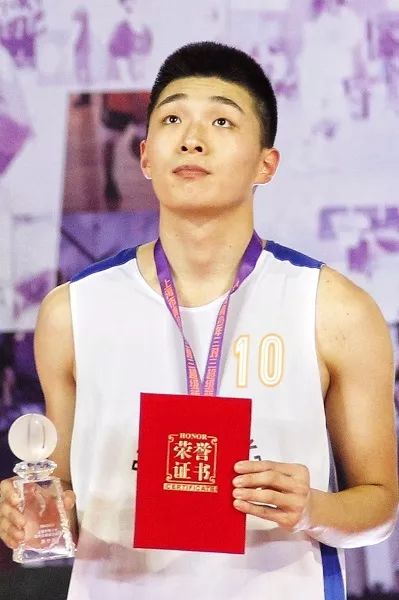 品牌代言世界冠军篮球_篮球冠军代言人是谁啊_代言篮球冠军人是什么意思