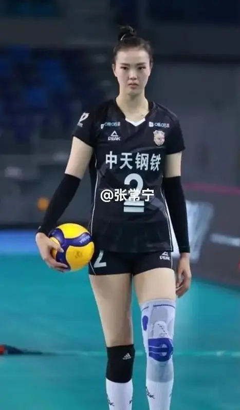 游泳选手冠军女中国有多少_游泳冠军中国女选手有哪些_游泳冠军女2021