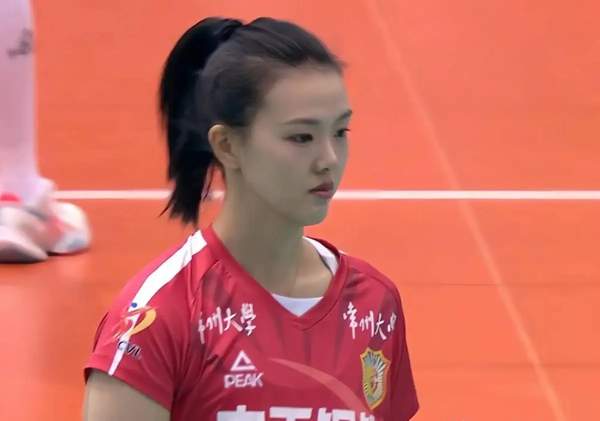 游泳冠军女2021_游泳冠军中国女选手有哪些_游泳选手冠军女中国有多少