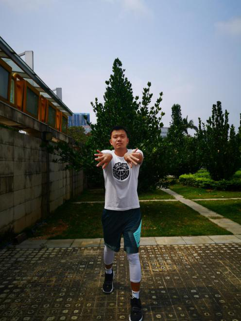 篮球蹬腿传球技巧_篮球传球姿势_传球篮球技巧蹬腿视频