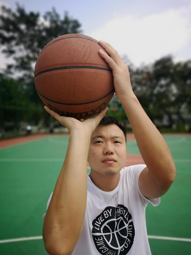 篮球传球姿势_篮球蹬腿传球技巧_传球篮球技巧蹬腿视频