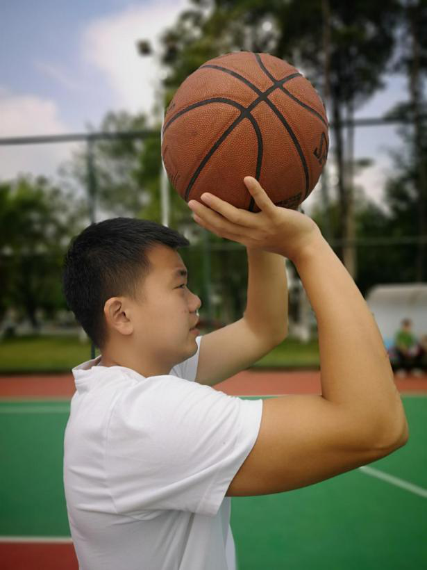 传球篮球技巧蹬腿视频_篮球蹬腿传球技巧_篮球传球姿势